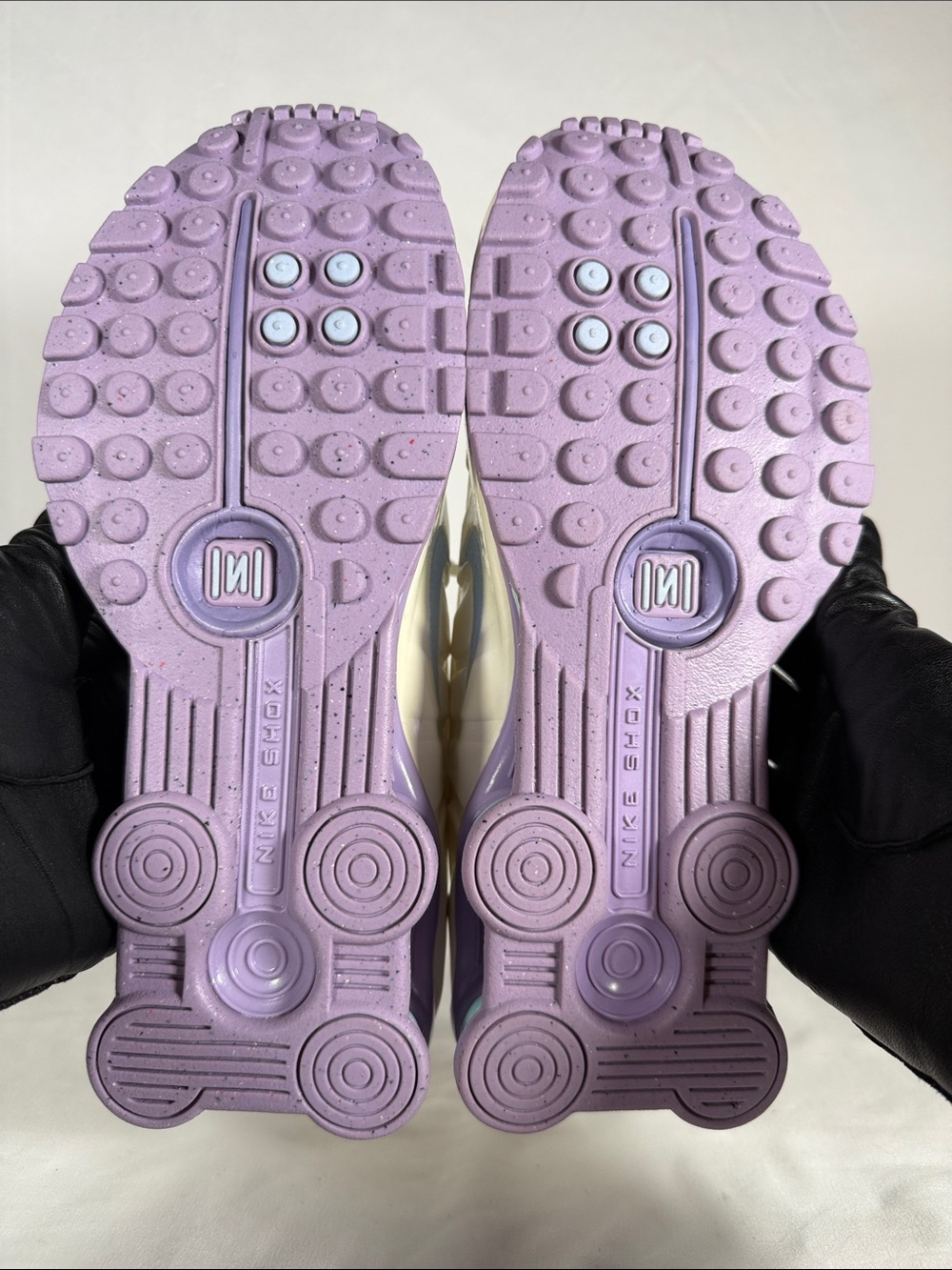 Nike Shox Women's Cream and Lavender - Picture 6 of 6